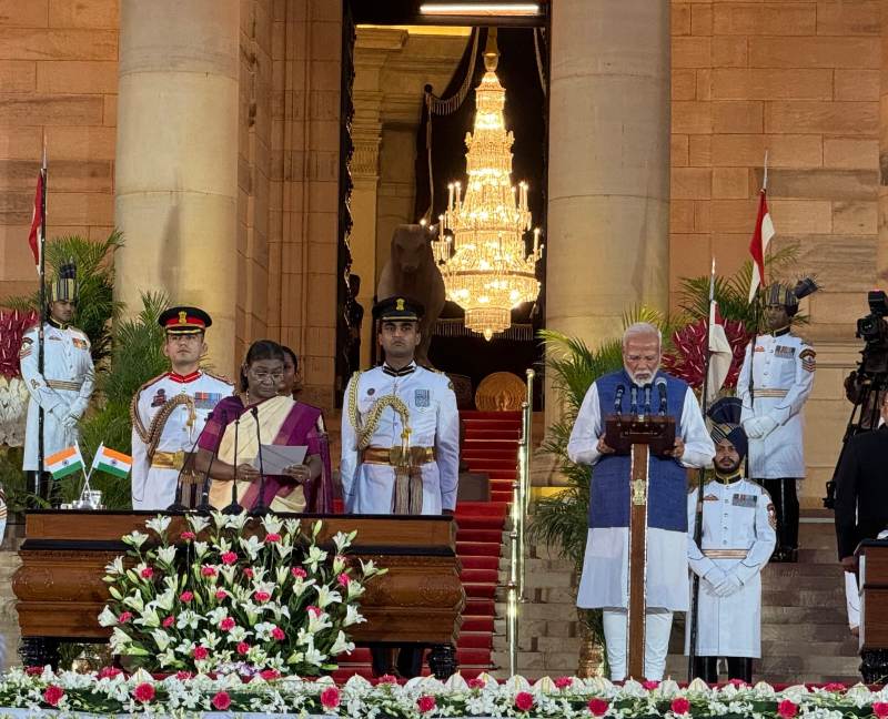 पीएम मोदी के शपथ ग्रहण समारोह में शामिल हुए सीएम साय, कहा – माँ भारती के सेवक को बधाई एवं शुभकामनाएं, मोदी जी की तीसरी पारी में भारत बनेगा विश्व की तीसरी बड़ी आर्थिक शक्ति