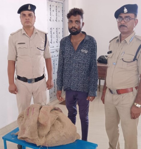 थाना लवन पुलिस द्वारा अवैध मादक पदार्थ गांजा की बिक्री करने वाले एक शातिर गांजा तस्कर को किया गया गिरफ्तार, आरोपी से 91,800/- रुपये कीमत का 10 किलो 200 ग्राम गांजा किया गया जप्त.