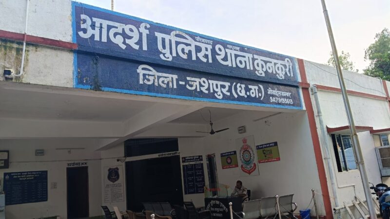 कुनकुरी नगर में दो गुटों में हुई मारपीट के मामले में पुलिस ने 5 युवकों पर की प्रतिबंधात्मक कार्यवाही