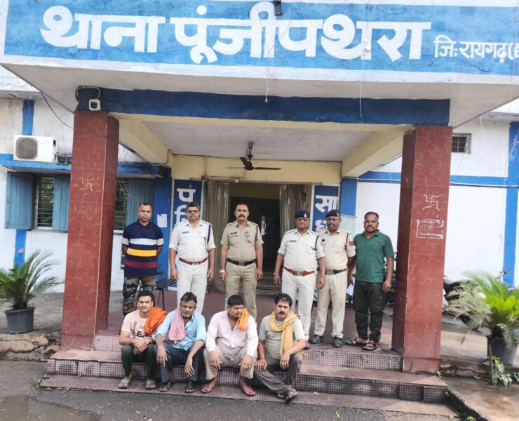 अवैध कबाड़ पर पूंजीपथरा पुलिस की प्रभावी कार्यवाही : दो ट्रक और दो माजदा वाहन में लोड 43 टन अवैध कबाड़ जप्त, चारों वाहन चालक पर की गई कार्यवाही….!