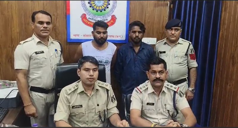 नेशनल हाईवे पर चोरी की वारदात को अंजाम देने वाले दो आरोपियों को कोतरारोड़ पुलिस ने किया गिरफ्तार…. चोरी के अपराध में भेजे गए रिमांड पर.