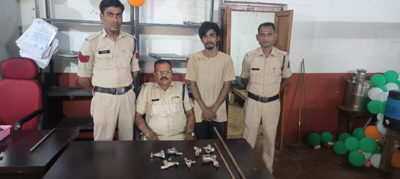 थाना सरकंडा के पुलिस सहायता केंद्र मोपका अंतर्गत सुने घर में घुसकर सिलसिलेवार चोरी करने वाले आरोपी को किया गया गिरफ्तार, कार्यवाही कर न्यायिक रिमांड पर न्यायालय में किया गया पेश.