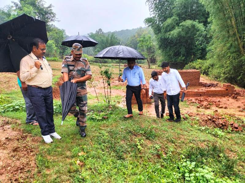 जशपुर : सीईओ जिला पंचायत ने छतोरी के जनमन आवास और बाघमाड़ा नाला का किया निरीक्षण