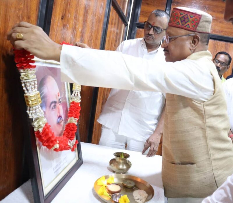 डॉ. श्यामाप्रसाद मुखर्जी की जयंती पर मुख्यमंत्री श्री साय ने उनके चित्र पर माल्यार्पण कर किया नमन !