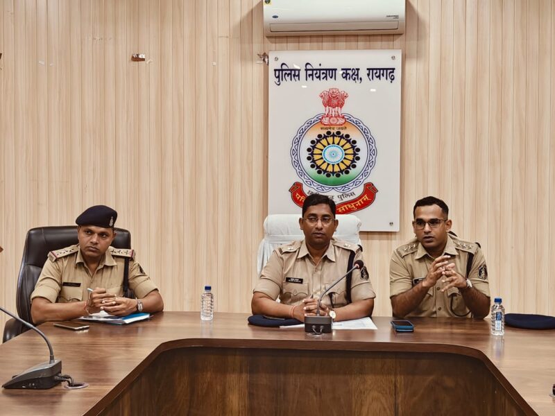 बैठक : पुलिस अधिकारियों ने ली होटल, ढाबा, लॉज, धर्मशाला संचालकों की बैठक, दिये सुरक्षा संबंधी निर्देश.