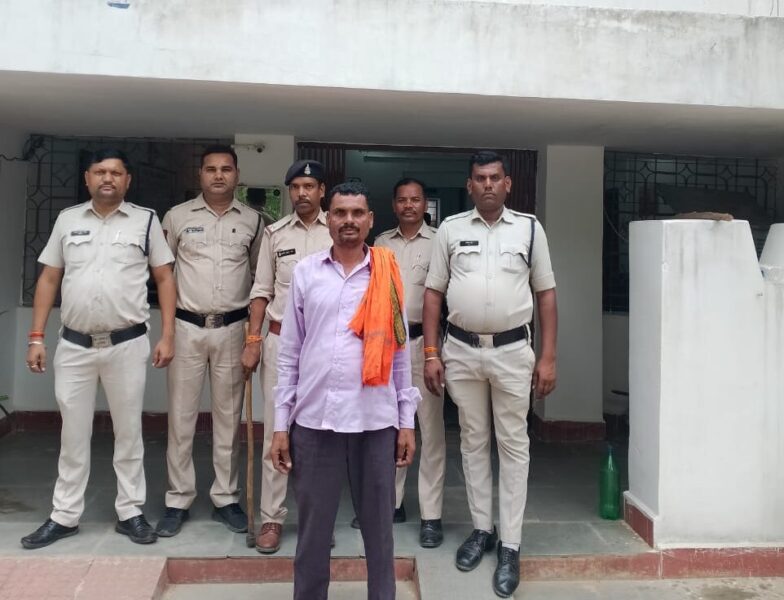 CRIME NEWS : हत्या की मंशा से टांगी से प्राणघातक हमला करने वाले आरोपी को पुलिस ने किया गिरफ्तार.