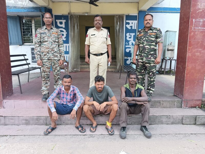 तीन फरार वारंटी गिरफ्तार : पूंजीपथरा पुलिस ने किया न्यायालय में पेश.