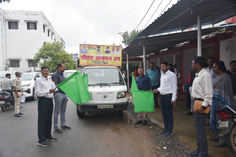 कलेक्टर विलास भोसकर ने पीएम जनमन महाभियान अंतर्गत प्रचार रथ को हरी झण्डी दिखाकर किया रवाना