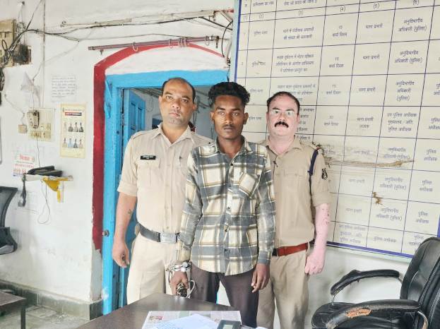 चाकू मारकर भागने वाले फरार आरोपी को पुलिस ने किया गिरफ्तार