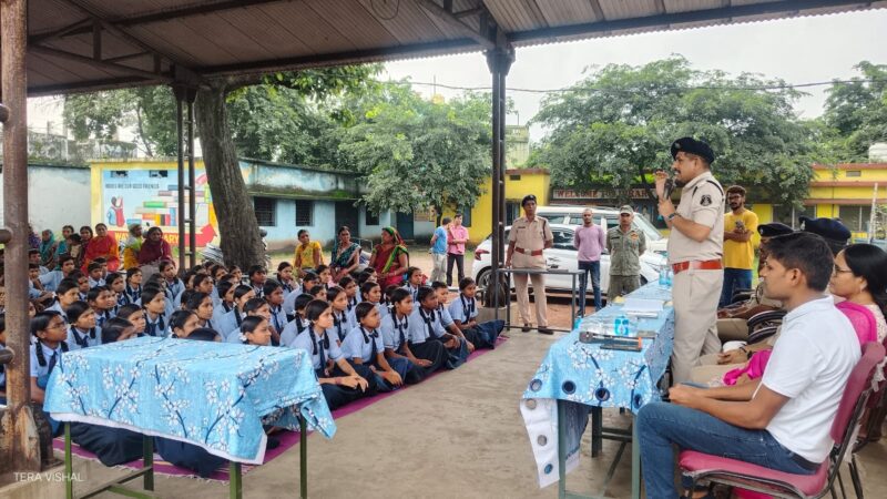 तराईमाल स्कूल में आयोजित साइबर जागरूकता कार्यक्रम : छात्राओं को दी गई ऑनलाइन सुरक्षा की महत्वपूर्ण जानकारी.