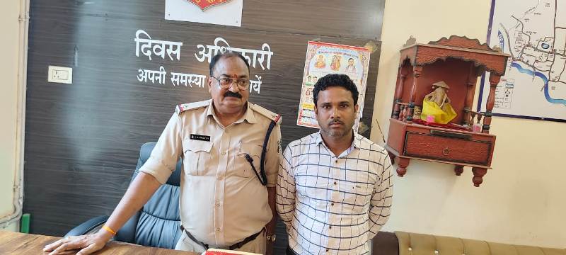 थाना क्षेत्र में अवैध सट्टा खिलाने वाले के विरूद्ध सरकण्डा पुलिस का प्रहार : आरोपी को गिरफ्तार कर न्यायालय में किया गया पेश.