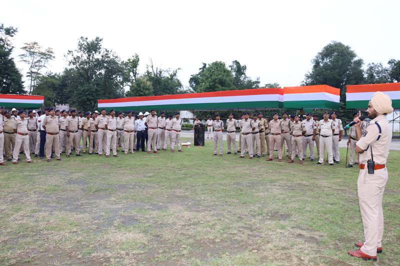 सरगुजा पुलिस द्वारा सुरक्षा दृष्टि से कल देर शाम शहर में चलाया गया सघन चेकिंग अभियान : संदिग्धों की धरपकड़ सहित यातायात के नियमों की अवहेलना करने वाले वाहन चालकों पर की गई सख्त कार्यवाही.