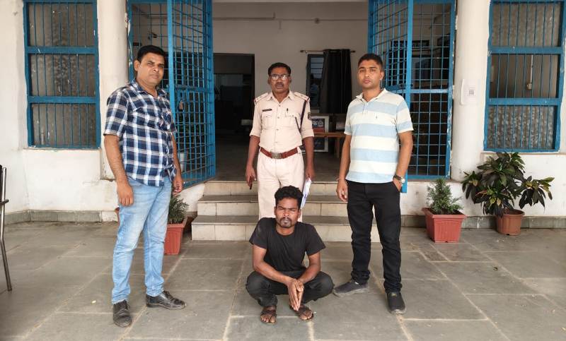 पुसौर पुलिस ने ट्रक से बैटरी चोरी का मामला सुलझाया : पुलिस की सक्रियता से आरोपी गिरफ्तार, दो एक्साइड बैटरी बरामद.