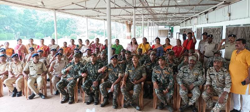 भाजपा महिला मोर्चा ने फौजी भाइयों को राखी बांधकर खुशहाल जीवन की कामना की