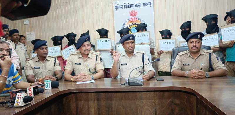 रायगढ़ पुलिस की बड़ी कामयाबी : 75 लाख की साइबर ठगी करने वाले 14 आरोपियों को बिहार से किया गया गिरफ्तार.