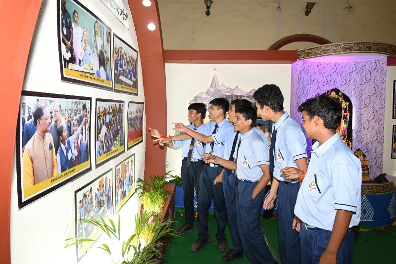 छत्तीसगढ़ के पुरोधाओं का प्रदर्शनी के माध्यम से मिल रही रोचक जानकारी : स्कूल और महाविद्यालय के बच्चों ने की प्रदर्शनी की सराहना