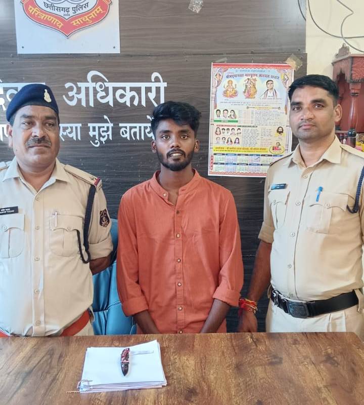 इलाके में दहशत फैला रहा था ये शख्स! पुलिस ने किया गिरफ्तार