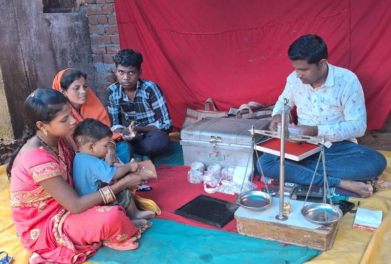 महतारी वंदन : मां का प्यार, बेटे की खुशी, विष्णु के सुशासन से महिलाएं हो रहीं सशक्त