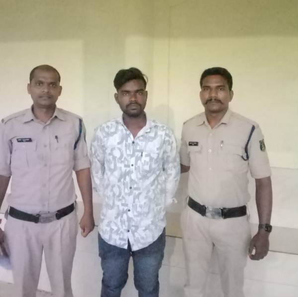 सार्वजनिक सुरक्षा को खतरा, पुलिस ने चाकूबाज को किया गिरफ्तार