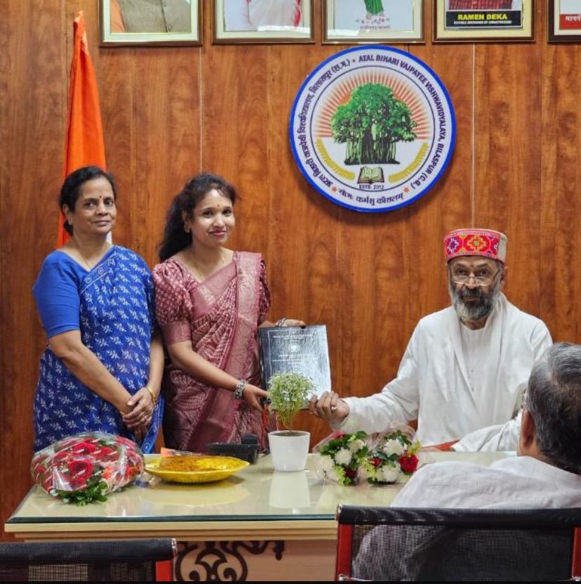 लोयोला कॉलेज कुनकुरी की असिस्टेंट प्रोफेसर डॉ. रेशमा जैन ने प्राप्त की पीएचडी की डिग्री