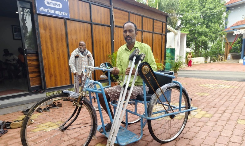 सीएम कैंप कार्यालय ने किया दिव्यांग रोहित का जीवन आसान, ट्राई सायकल से मिली नई गति