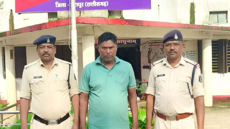 जशपुर : रिटायर्ड  टीचर से लाखों की ठगी, जशपुर पुलिस ने फरार आरोपी सुशांत सेठी को ओडिशा से दबोचा, पार्टनर एवं सहयोगी अब भी है फरार पतासाजी जारी…. जाने ठगों ने कैसे दिया वारदात को अंजाम…