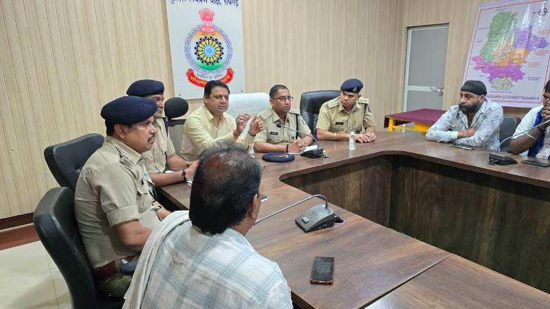 नवरात्रि पर्व के लिए पुलिस व प्रशासन द्वारा शांति समिति की बैठक का आयोजन : नवरात्रि पर्व के सफल, सुरक्षित और शांतिपूर्ण आयोजन के लिए दिए गए महत्वपूर्ण दिशा-निर्देश.