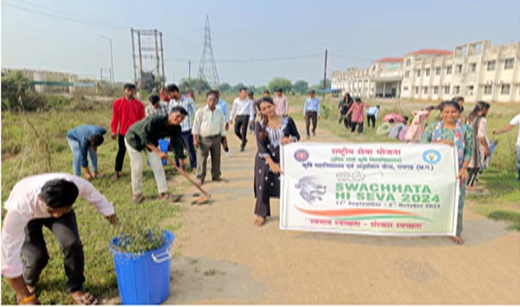 कृषि महाविद्यालय एवं अनुसंधान केन्द्र में स्वच्छता ही सेवा एवं रक्तदाता जागरूकता कार्यक्रम का हुआ आयोजन