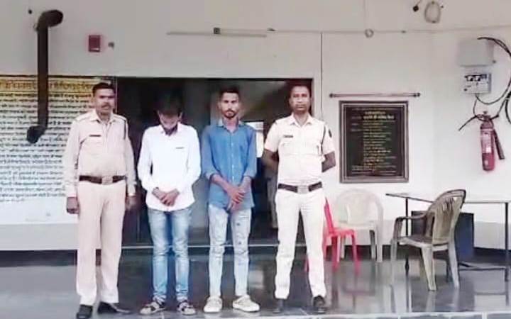 आंगनबाड़ी से गैस टंकी चोरी मामले में पुलिस ने 2 आरोपियों को किया गिरफ्तार