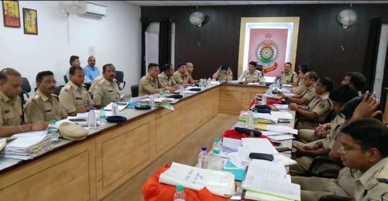 पुलिस अधीक्षक बिलासपुर के द्वारा जिले के समस्त थाना प्रभारी/चौकी प्रभारी एवं पुलिस राजपत्रित अधिकारियों की ली गई अपराध समीक्षा बैठक : अपराध की रोकथाम करने हेतु कड़ी कार्यवाही के दिये गये निर्देश.