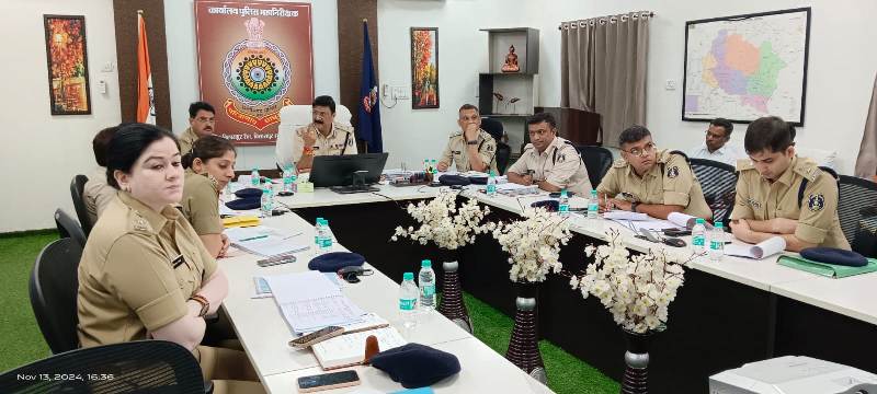 पुलिस महानिरीक्षक डॉ. संजीव शुक्ला ने बिलासपुर रेंज अंतर्गत जिलों के पुलिस अधीक्षकों की ली बैठक : जिले में लंबित अपराध..मर्ग जाँच..कानून-व्यवस्था..सड़क दुर्घटना तथा अन्य महत्वपूर्ण विषयों पर की गई कार्यवाही की हुई समीक्षा.