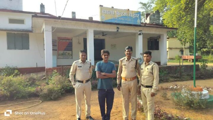 JASHPUR CRIME : फरसाबहार में जियो टावर से चोरी कर सामान की बिक्री करने वाला आरोपी विदिशा से गिरफ्तार… भेजा गया न्यायिक अभिरक्षा में.