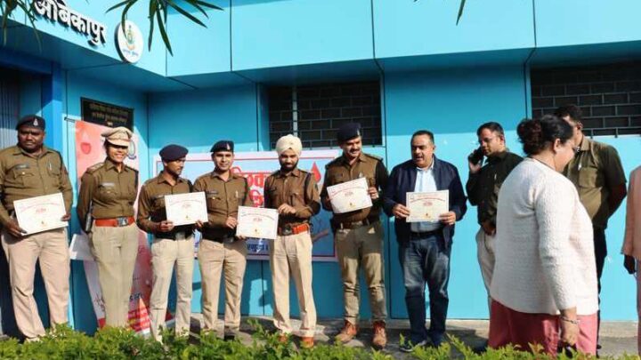 सरगुजा पुलिस एवं स्वास्थ्य विभाग के संयुक्त तत्वाधान में पुलिस अस्पताल अम्बिकापुर में स्वैच्छिक रक्तदान शिविर का किया गया आयोजन.