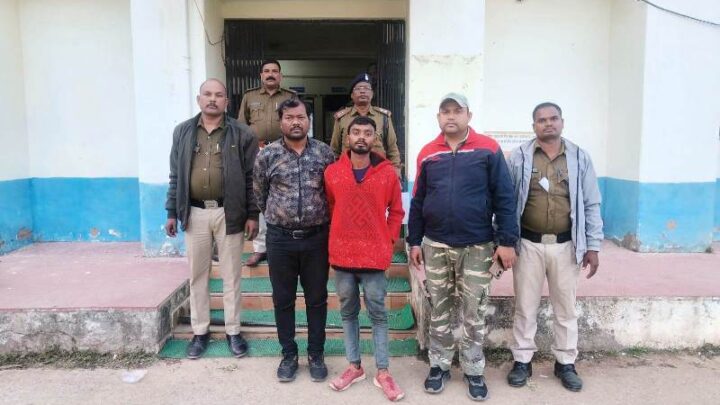 ई-रिक्शा चालक का अपहरण कर हत्या का प्रयास : पुलिस ने दो आरोपियों को किया गिरफ्तार…घटना में प्रयुक्त कार और डंडा बरामद…पढ़ें पूरा मामला.