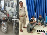 जुआ खेलने वाले 5 आरोपी गिरफ्तार, पुलिस ने बरामद की ₹4 लाख से अधिक की नगदी और 4 बाइक