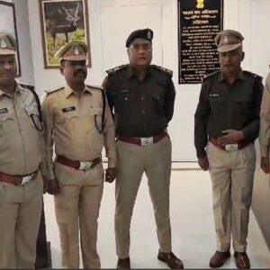 चार प्रधान आरक्षक पदोन्नत होकर बने सहायक उपनिरीक्षक : पुलिस कार्यालय में कार्यक्रम आयोजित कर पूरी की गई पदोन्नति की प्रक्रिया.