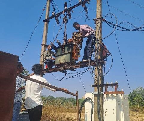 जशपुर : मुख्यमंत्री कैंप कार्यालय की पहल पर ग्राम बरडांड के जामटोली में बदला गया ट्रांसफार्मर