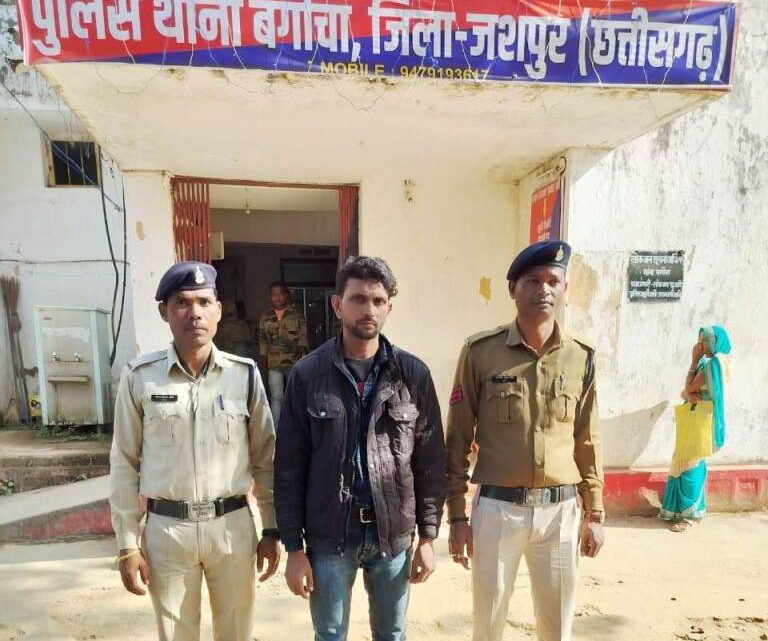 साइबर अपराध में बड़ी कार्यवाही : जशपुर पुलिस ने महिला को ब्लैकमेल करने वाले आरोपी को चंडीगढ़ से दबोचा