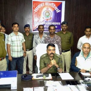 नकली नोट छापकर उसे बाजार में खपाने वाले गिरोह का किया गया पर्दाफाश : नकली नोट छापने वाले गिरोह के 02 आरोपियों को किया गया गिरफ्तार