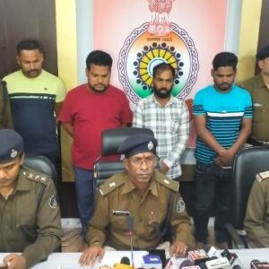 नौकरी लगाने के नाम पर करोड़ों की ठगी करने वाले आरोपियों पर बिलासपुर पुलिस का प्रहार : संगठित तौर पर राज्य के अलग अलग जिलों के बेराजगार युवकों को पीडब्लूडी, पुलिस विभाग, जेल विभाग, पीएचई विभाग, वन विभाग, शिक्षा विभाग में नौकरी लगाने के नाम पर लगभग दो दर्जन से अधिक युवक-युवतियों से की गई ठगी