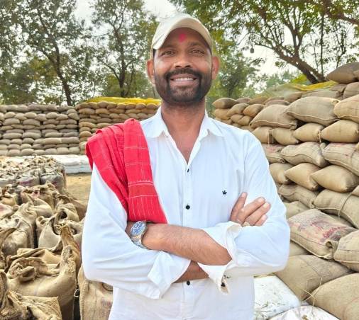 कृषक उन्नति योजना से बलौदाबाजार के किसान को मिला नया संबल : राशि का उपयोग कर किसान ईश्वर साहू ने खरीदे कृषि उपकरण और खेत में कराया बोरवेल