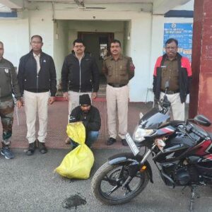 अवैध शराब के विरूद्ध पुलिस की कार्यवाही : आरोपी  से 15 लीटर महुआ शराब और मोटर साइकिल जब्त… आबकारी अधिनियम के अंतर्गत की गई कार्यवाही.