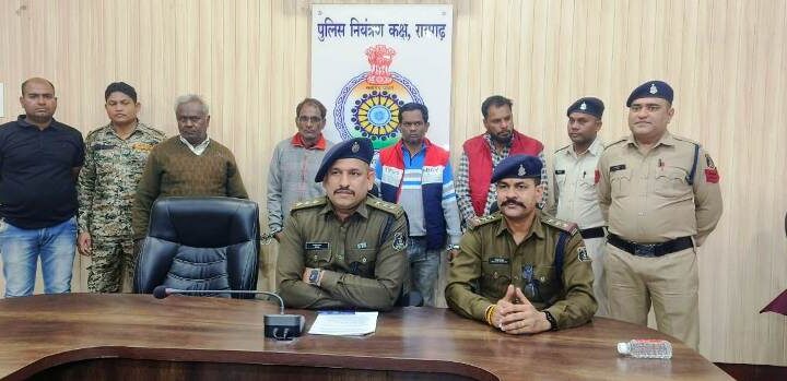 रायगढ़ पुलिस का ट्रेलर चोरी के मामले में बड़ा खुलासा : अवैध ट्रेलर कटिंग यार्ड में छापा मार कर रायपुर से चार आरोपी गिरफ्तार…30 लाख का माल बरामद !