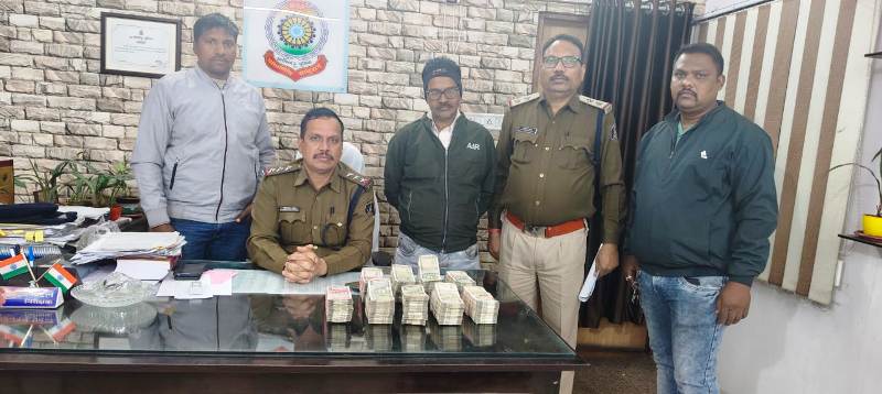 कोतवाली पुलिस को मिली बड़ी कामयाबी : पेट्रोलिंग के दौरान 22.5 लाख रुपये के साथ मोटर साइकिल सवार दो संदिग्ध गिरफ्तार…की गई कार्यवाही.