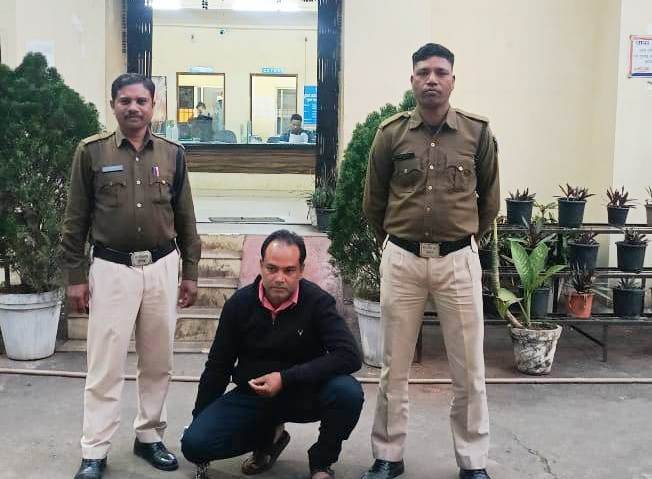 ₹5 लाख का माल, 4 गिरफ्तार! पुलिस ने तोड़ी चोर-कबाड़ी की चेन, ‘लड्डू कबाड़ी’ भी गिरफ्त में!