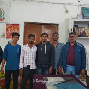 बेखौफ बदमाशों ने घर में मचाया कोहराम, परिवार लहूलुहान, पुलिस ने कसा शिकंजा! 1 नाबालिग सहित 8 को किया गिरफ्तार