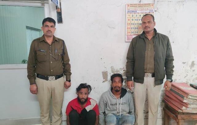 पुलिस ने आरटीओ कर्मचारी के घर में घुसकर उत्पात मचाने वाले दो फरार आरोपियों को गिरफ्तार कर भेजा जेल