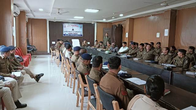 पुलिस द्वारा आयोजित किया गया IO-मितान एवं ई-साक्ष्य मोबाइल एप का दो दिवसीय प्रशिक्षण कार्यशाला कार्यक्रम, प्रशिक्षण में जिले के विभिन्न थाना चौकी में पदस्थ 90 विवेचकों को दिया गया प्रशिक्षण