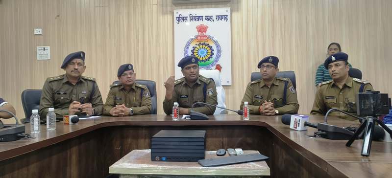 रायगढ़ पुलिस की बड़ी कार्यवाही : पश्चिम बंगाल से गिरफ्तार किए गए तीन ऑनलाईन शेयर मार्केट ठग…एक करोड़ से अधिक की ऑनलाईन ठगी का हुआ खुलासा.