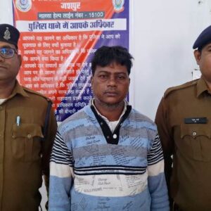जशपुर : पत्थलगांव में मुखबिर की सूचना पर अवैध शराब का कारोबार पकड़ाया…पुलिस ने डेली नीड्स दुकान से बड़ी मात्रा में बरामद की अवैध शराब… आरोपी को गिरफ्तार कर न्यायिक रिमांड पर भेजा जेल.